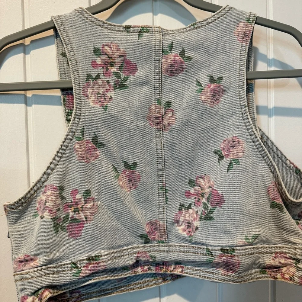 Wild Fable Light Wash Denim Floral Crop Top with Pink Roses - Picture 4 of 9